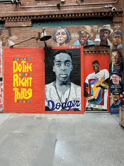 Hip-Hop, Murals, Sports, and Dangerous Neighborhoods Tour Gallery Image 3
