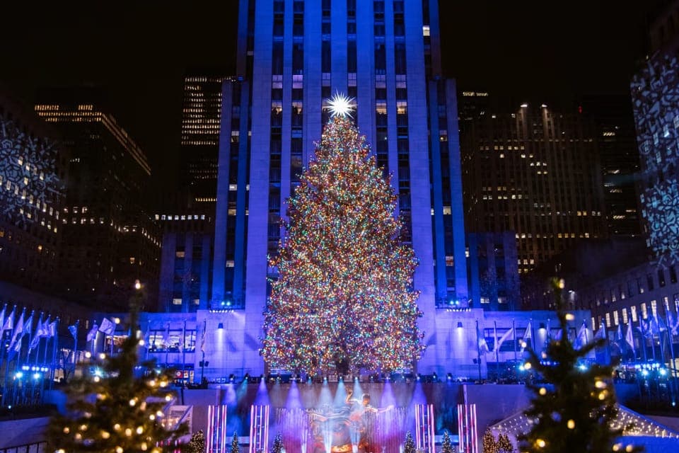 40. Christmas Special Movie and Hotspots Pedicab Tour - Image 40