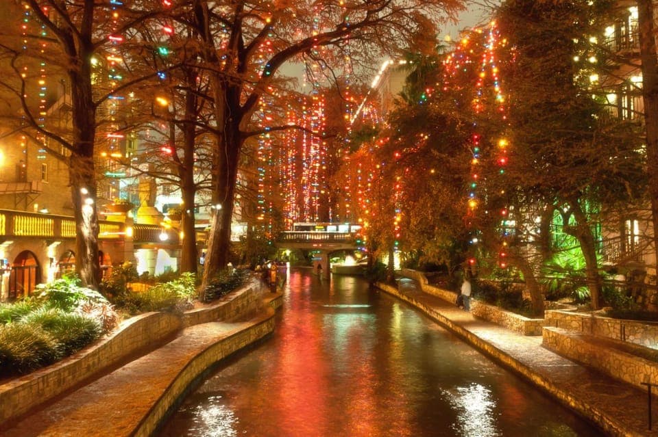 Private Christmas Stroll: San Antonio’s Festive Gems Gallery Image 3