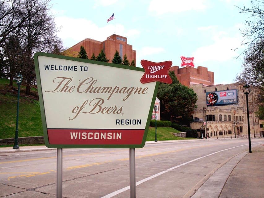 Milwaukee City Highlights Day Trip with Brewery Tour Gallery Image 3