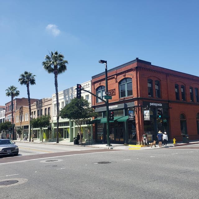 34. Old Pasadena Food Tasting Walking Tour - Image 34