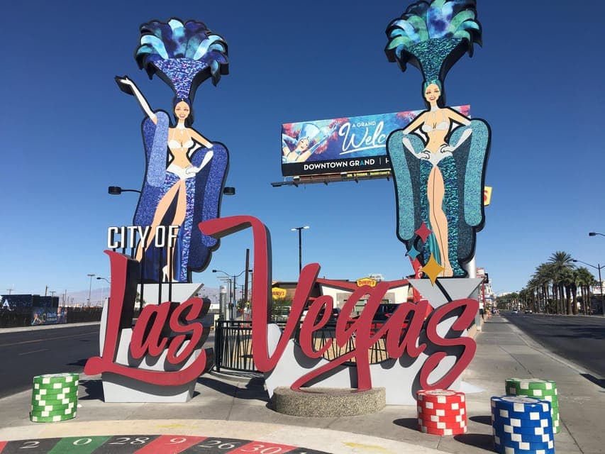 35. Downtown Las Vegas walking tour in French - Image 35