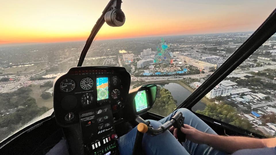 Romantic Champagne Helicopter Flight Tour Gallery Image 4