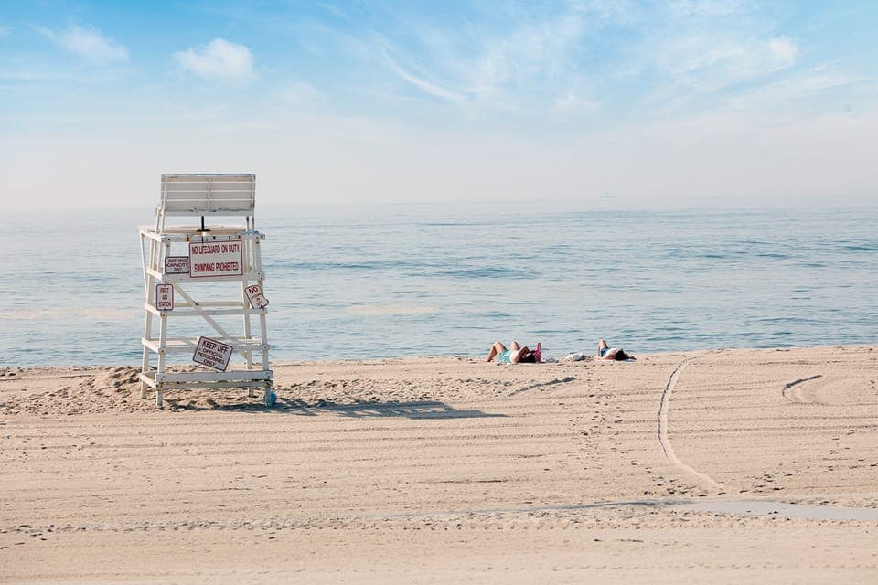 45. From NYC: Hamptons, Sag Harbor, and Outlet Shopping Day Trip - Image 45