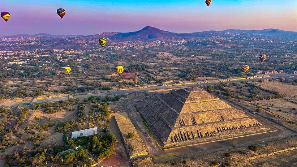 CDMX: Fly over Teotihuacan in a hot air balloon, with transfers and breakfast included. Gallery Image 4
