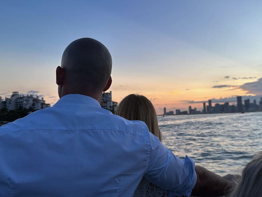 Miami Biscayne Bay: Sunset Boat Cruise & Millionaire Homes - Image 2