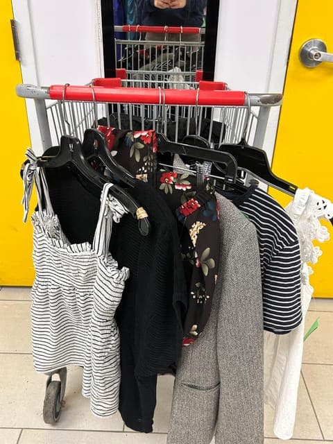 Secondhand Shopping Tour with a Local Gallery Image 4