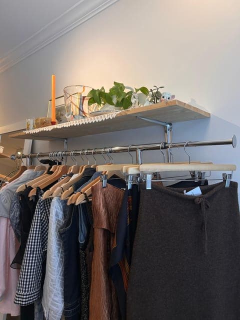 Secondhand Shopping Tour with a Local - Image 6