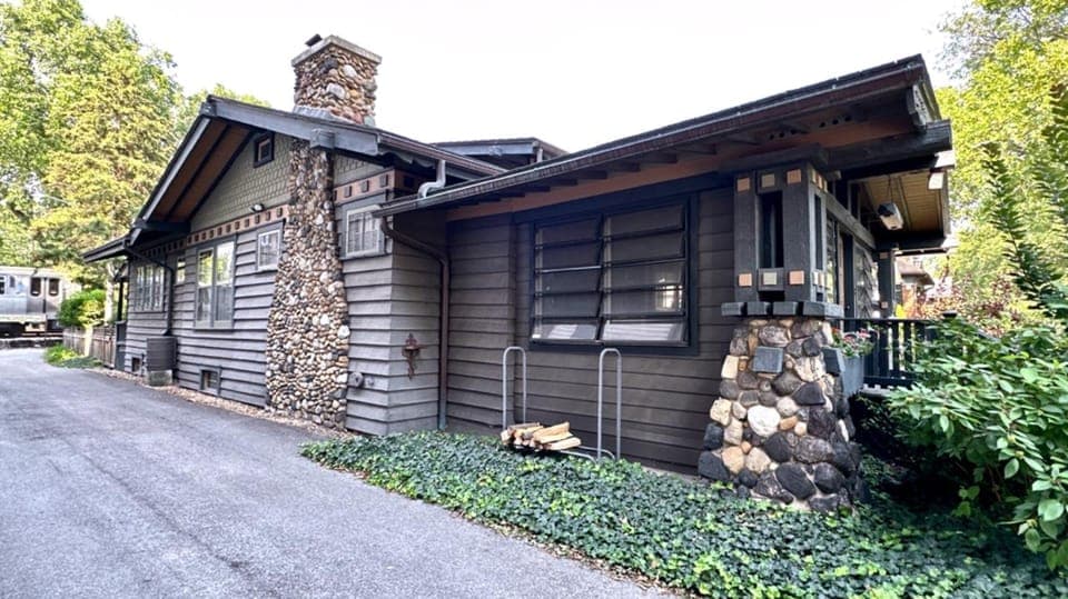 Ravenswood Manor Craftsman Bungalows Walking Tour Gallery Image 1