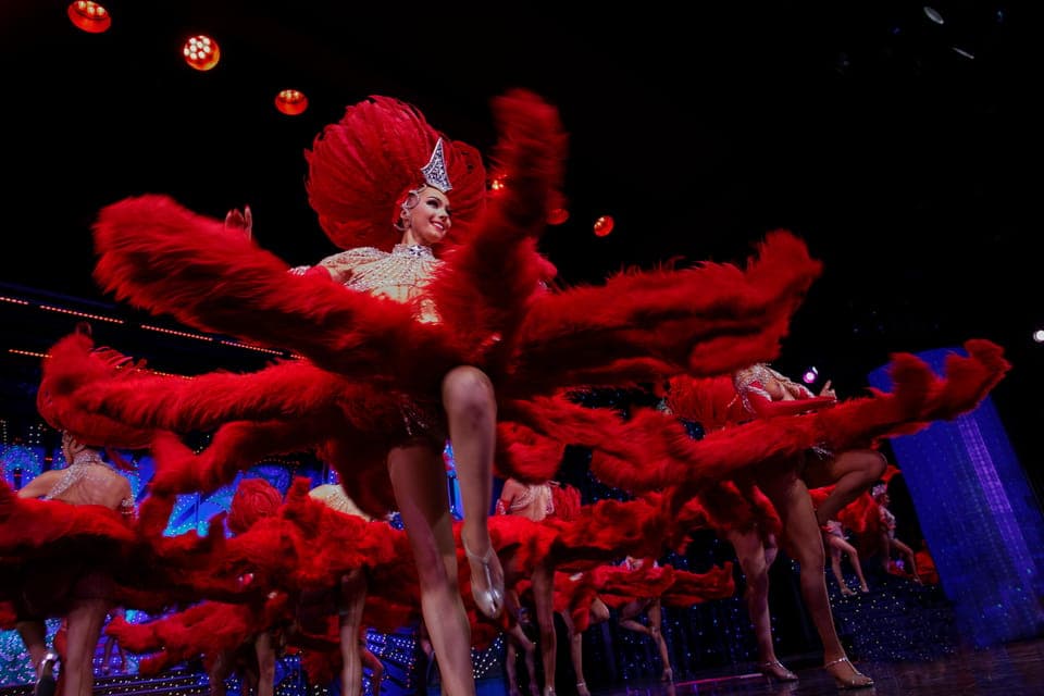 Moulin Rouge Show with Champagne and Drop-Off Service Gallery Image 4