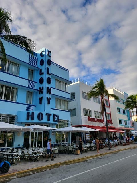 Miami Beach/ private city tour Gallery Image 1