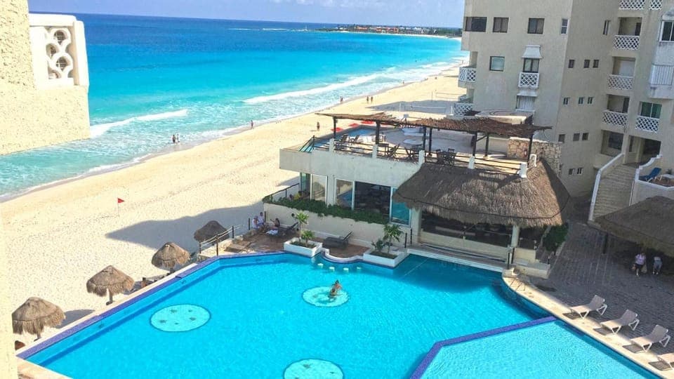 Private Shuttle Cancun Plaza Condo Hotel to CUN Airport Gallery Image 4