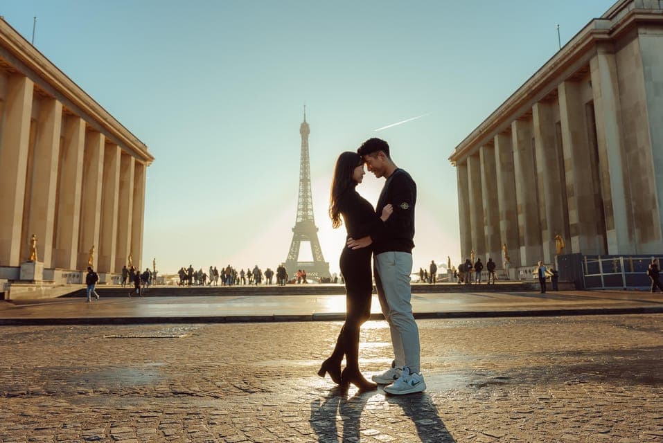 Eiffel Tower Street Photoshoot - Image 3