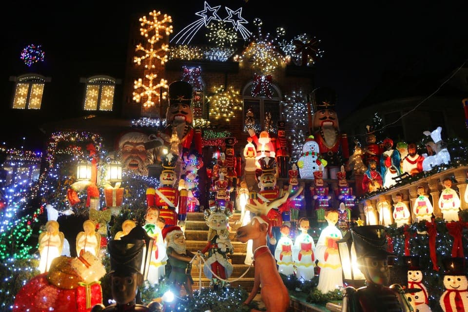 Dyker Heights Christmas Lights Tour with Hot Cocoa Gallery Image 2