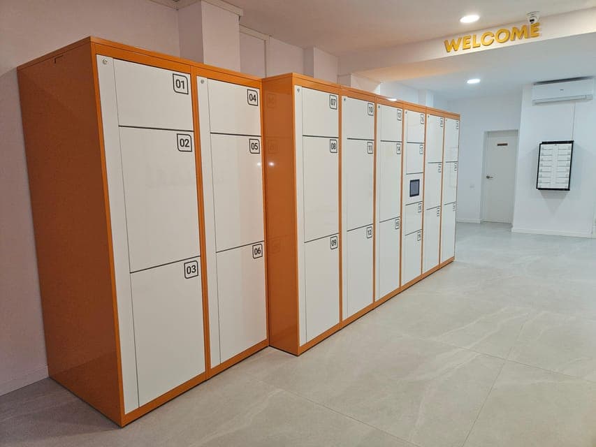 Locker Luggage storage near Sagrada Familia 24H Barcelona Gallery Image 1