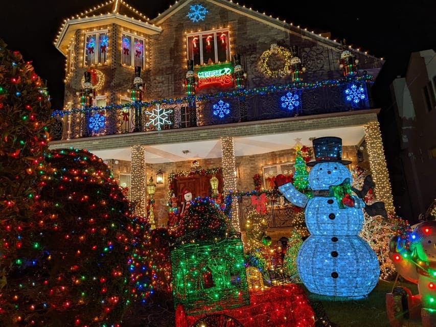 Christmas Light Night tour Gallery Image 3