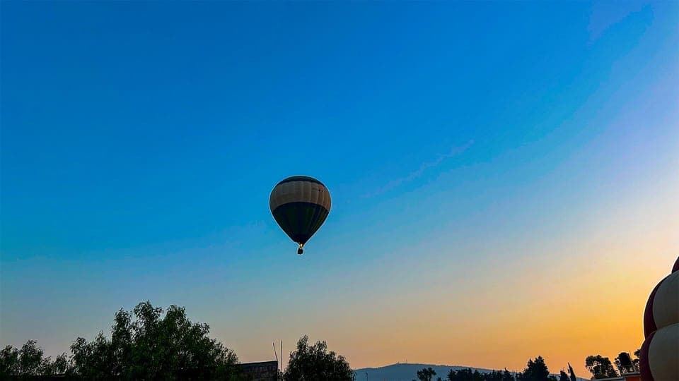 Fly over Teotihuacan in a hot air balloon Gallery Image 4