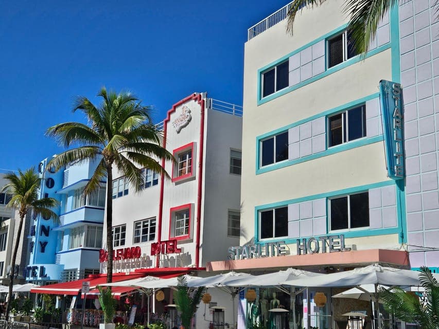 Miami Beach: City Highlights Guided Bike or eBike Tour Gallery Image 2