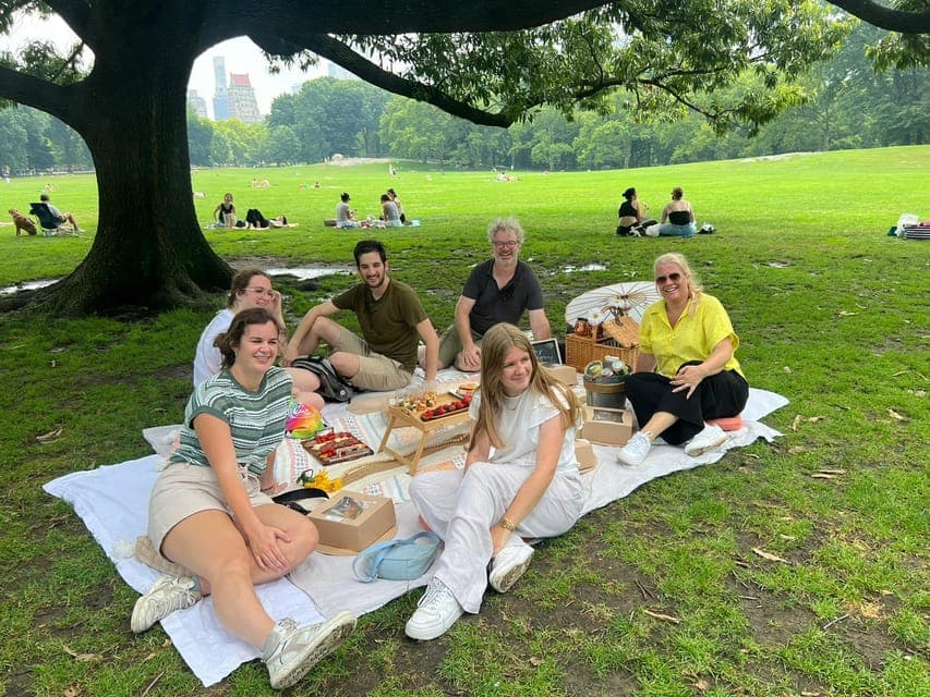 Central Park, NYC: Private Bike Tour and Luxurious Picnic Gallery Image 4