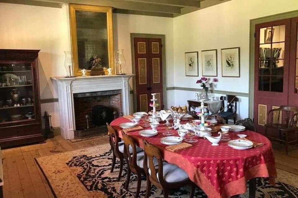 Oak Alley & Laura Plantation Tour w/Transport Gallery Image 1