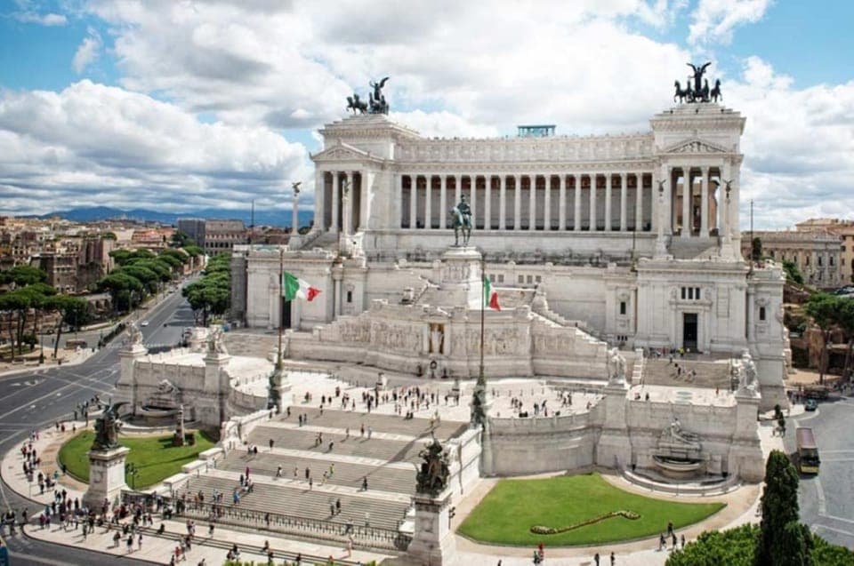 Vittoriano with Rooftop & Palazzo Venezia Hosted Entry Gallery Image 4