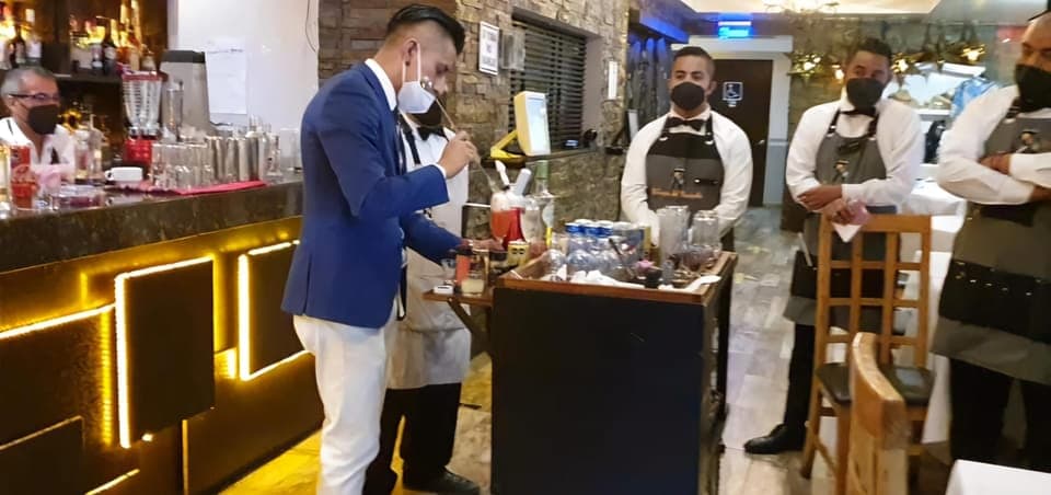 CDMX: Mixology and classic cocktail classes in a bar in polanco. Gallery Image 1