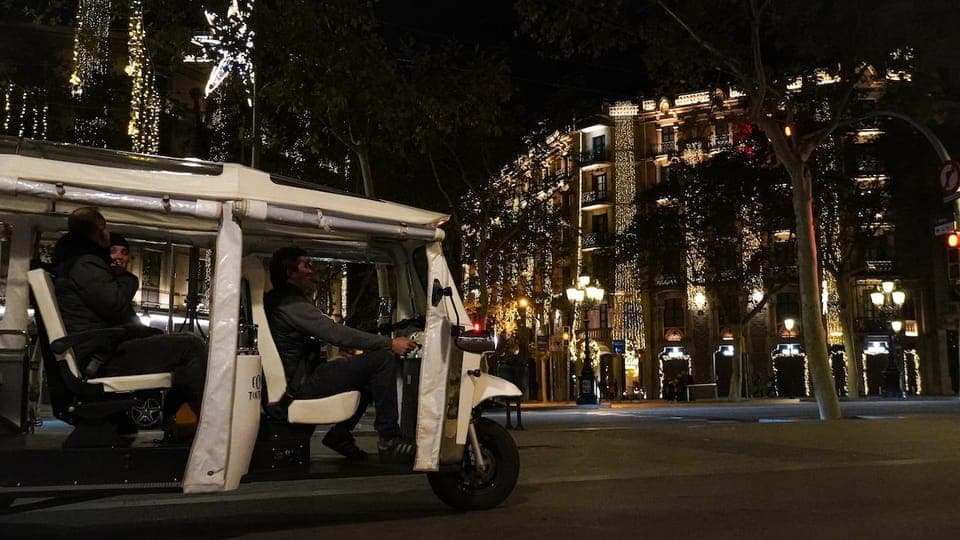 Private Christmas Lights Tour by Eco Tuk Tuk Gallery Image 4