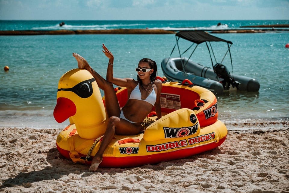 Barcelona Dawn: Empowerment Photoshoot at Barceloneta Gallery Image 3