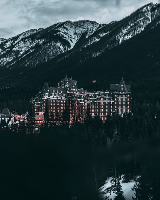 Minivan Airport Shuttle: Lake Louise <---> Calgary Gallery Image 2