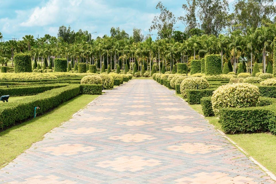 Versailles Full-Day Guided Tour with Lunch Gallery Image 1