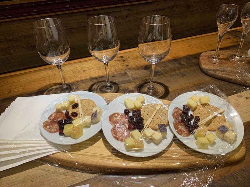 Wine & Cheese Afternoon Wine Tours in NOTL Gallery Image 4