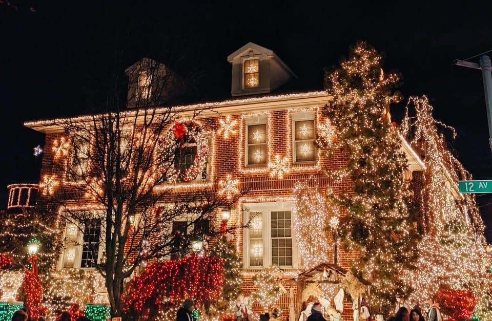 Dyker Heights Christmas Lights Guided Tour Gallery Image 4