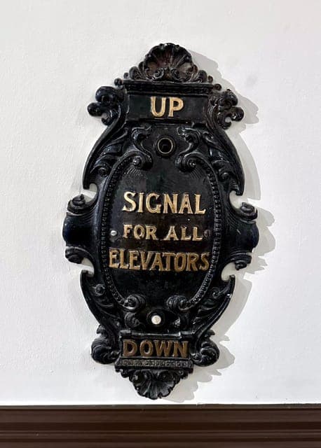 Inside Walking Tour Of Fine Arts Building Gallery Image 3