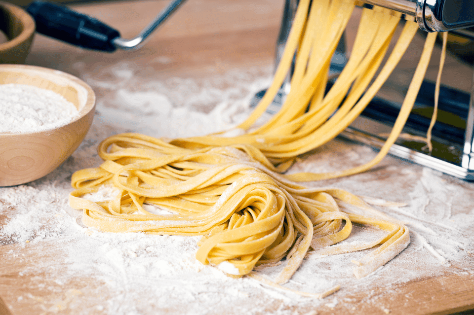 Master the Art of Colossal Shrimp Alfredo Pasta Gallery Image 4