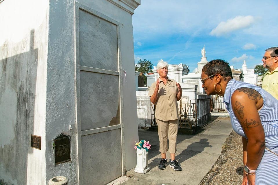 Walking Tour Inside St. Louis Cemetery No. 1 Gallery Image 4