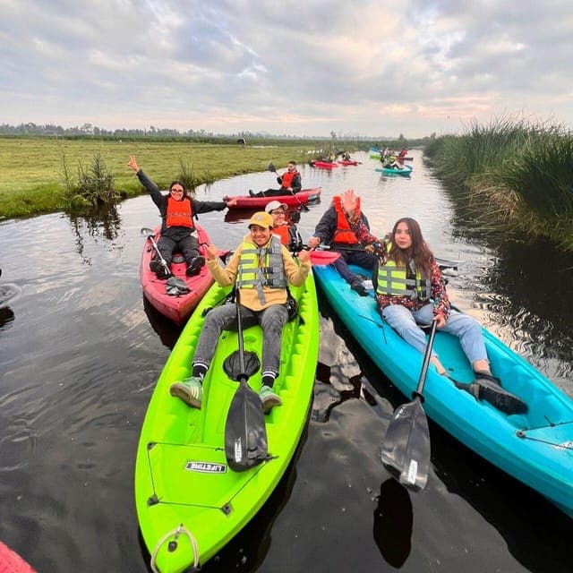 Xochimilco: Kayak ride at sunrise with breakfast Gallery Image 4