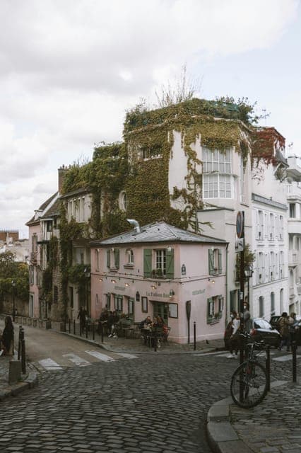 Montmartre hidden gems walking Tour with Local Guide Gallery Image 3