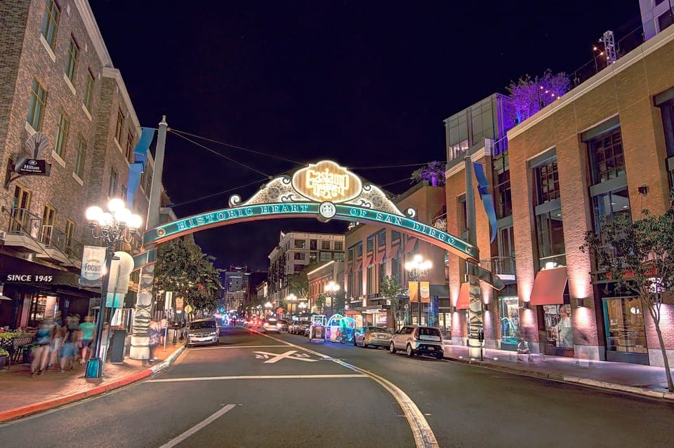 City Lights Night Trolley Tour Gallery Image 3