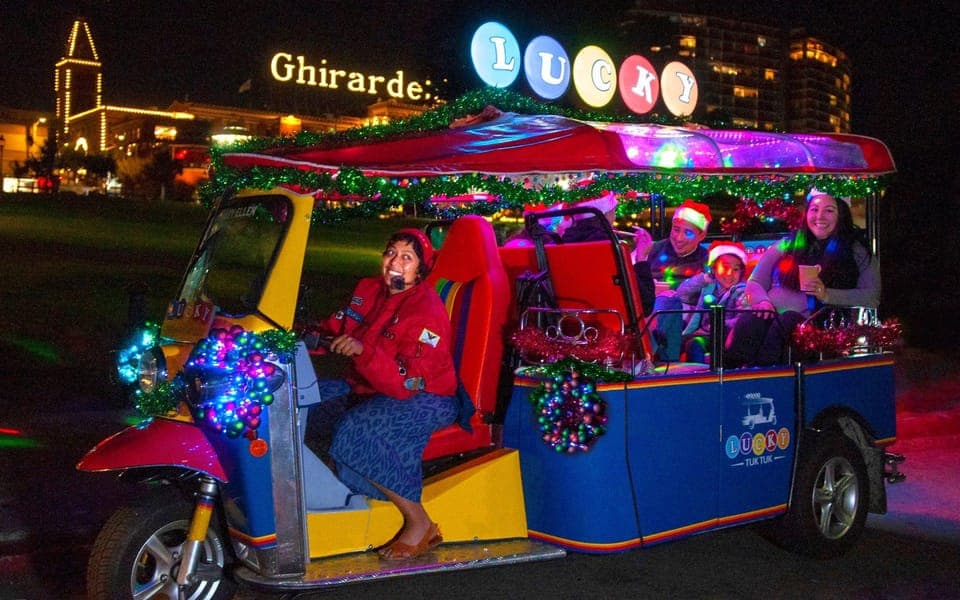 Holiday Lights and Sights Tour on a Tuk-Tuk Gallery Image 2
