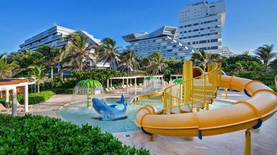 Private Shuttle CUN Airport to Park Royal Beach Cancún Gallery Image 4