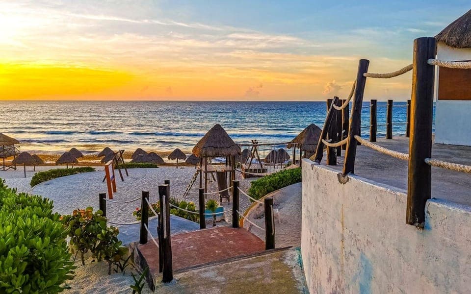 Cancún by Night: Scenic Drive Through Hotel Zone & Downtown Gallery Image 4