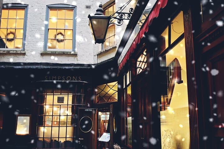A Christmas Carol & Charles Dickens Old London Walking Tour (Private)