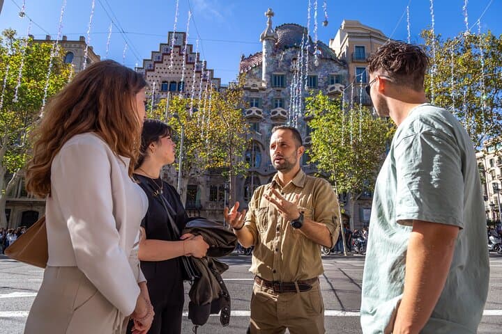 Gaudí & Modernism Walking Tour — Accessible Morning for Seniors