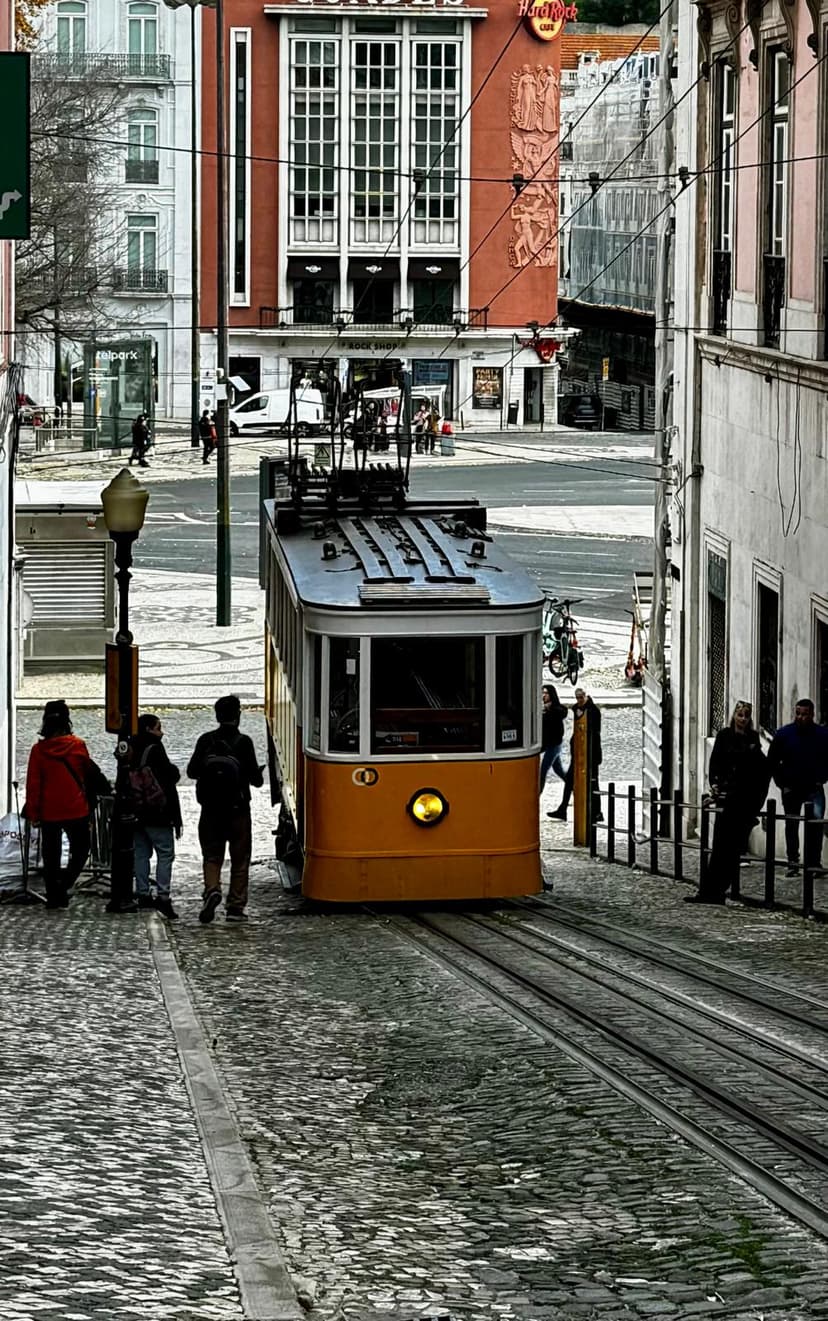 Lisbon City Quest (Couples) — Romantic 3-hour audio-guided walk
