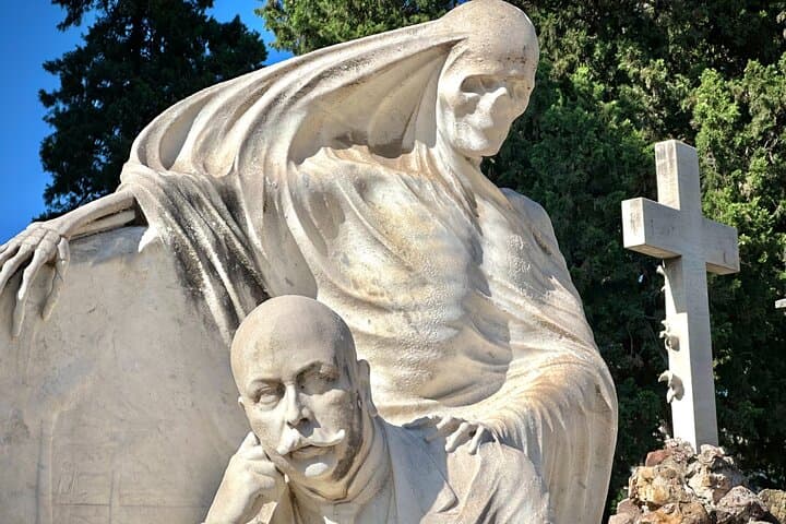 Montjuïc Cemetery Walking Tour — Hidden Art, History & Views (Couples)