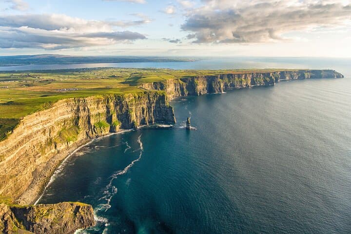 Private Luxury VIP Chauffeured Cliffs of Moher Tour from Dublin — Couples Edition
