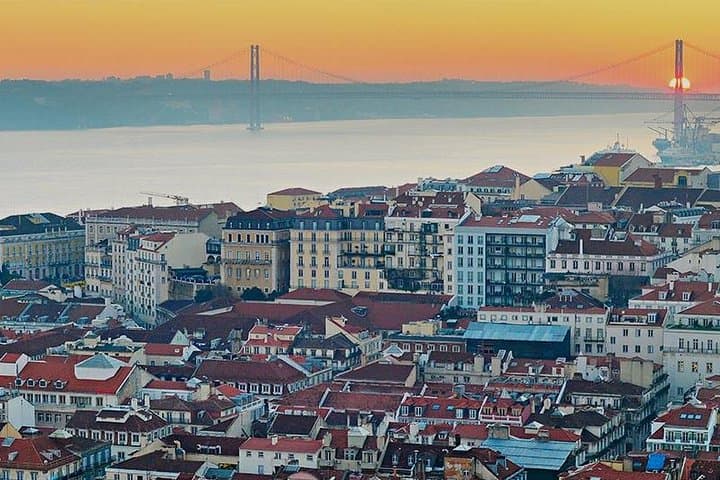 Private Transfer — Lisbon Airport to City Centre (Seniors-friendly)