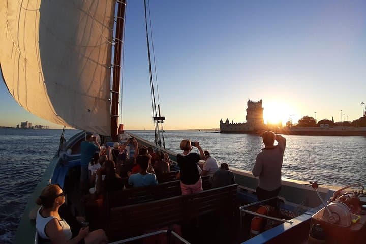 Romantic 2‑Hour Lisbon Traditional Boats Sunset Cruise (Nosso Tejo)