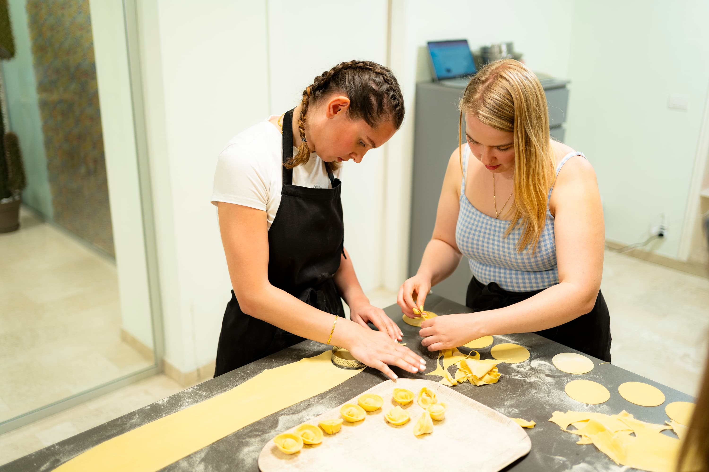 Romantic Evening: Gnocchi, Fresh Pasta, Tiramisù & Wine — Milan Cooking Class