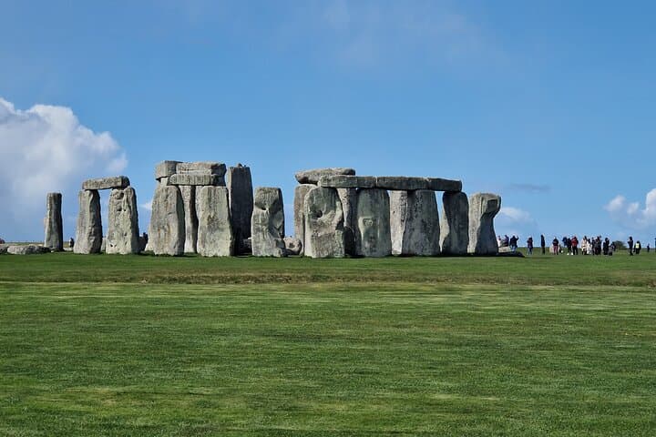 Stonehenge Audio‑Guided Day Trip (Half Day) — Small Group
